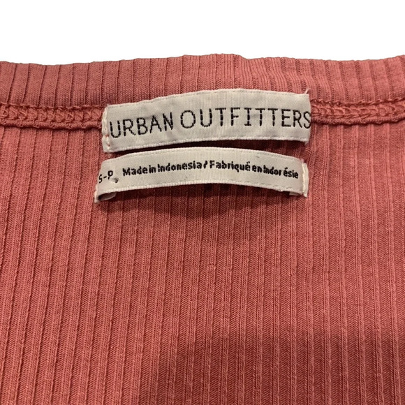052-Urban outfitters top - Picture 2 of 3